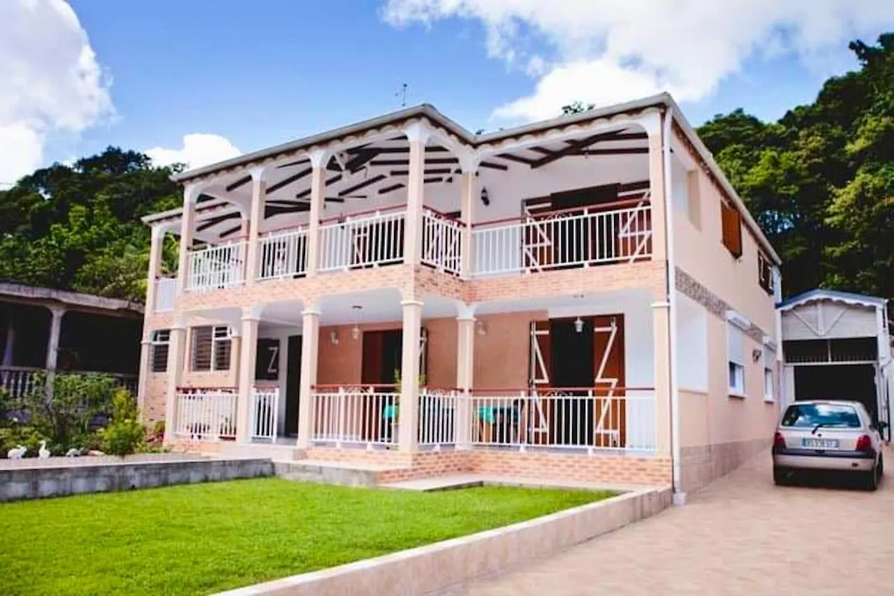 Appartement Spacieux A Morne A L'Eau De 90 M² Avec Jardin Prive